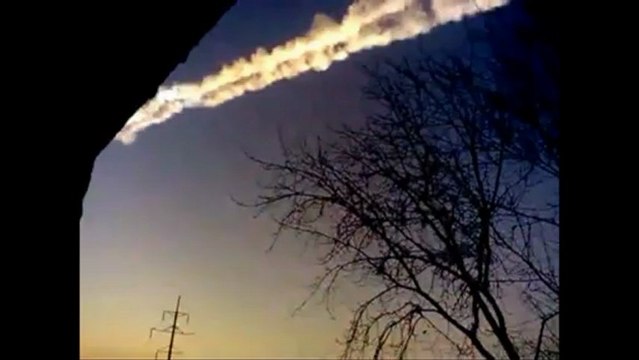 Un des Signes du Retour de Jésus-Christ : Signes dans le Ciel. (Meteore Russie 15 Fevrier 2013)