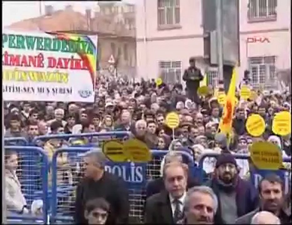 -dilimiz-sayin-apo-dur-yasasin-kurdistan--37220