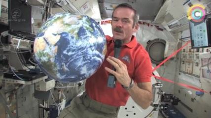 Chris Hadfield on what the phases of the moon look like from space