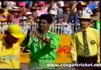 Download Video: Waqar Younis Breaks a Stump into Half