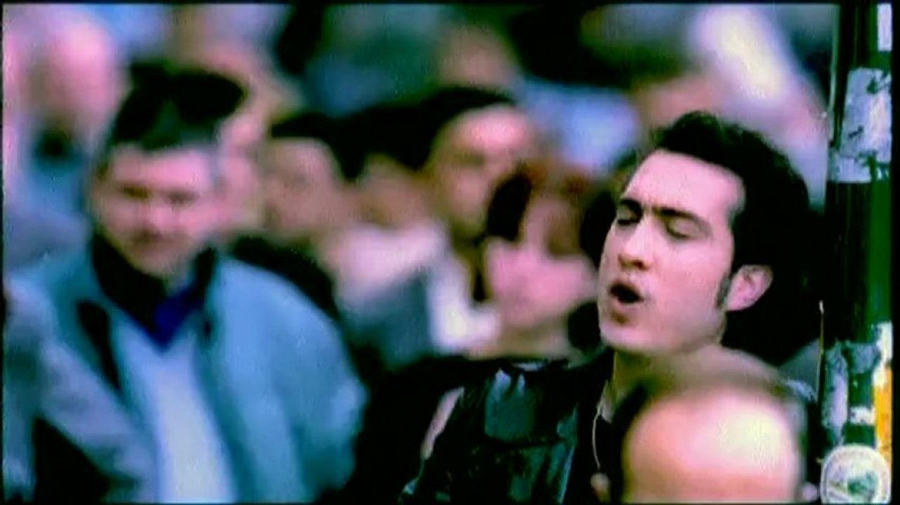 Kıraç - Bir Garip Aşk Bestesi