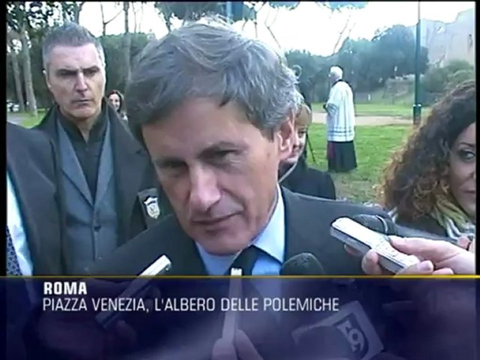 Albero di Natale a Piazza Venezia, è polemica