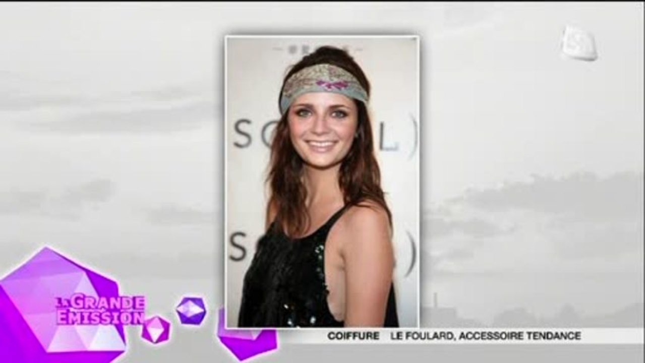 Coiffure: le foulard, accessoire tendance