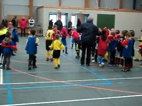 Tournoi en salle U6 U7 Ste Anne 23 fevrier 2013:une cinquantaine d'enfants,1 ballon!!