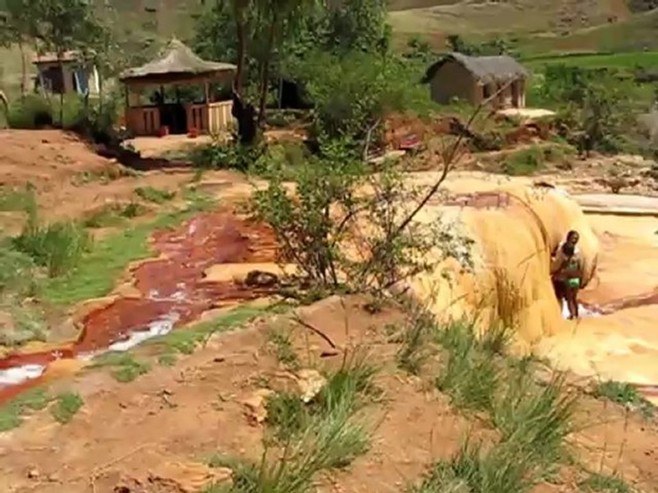 Les geysers d'Andranomandroatra.mp4