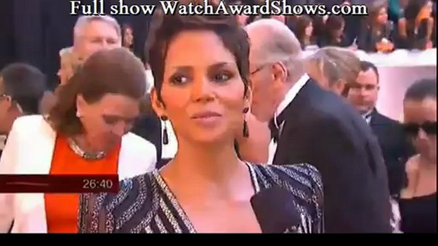 Halle Berry 2013 Oscars red carpet interview [HD]