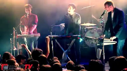 Concerts scolaires à l'UBU : une horde de CM2 devant le groupe MANCEAU