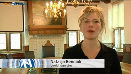 Kussende stellen in brons in binnenstad Appingedam - RTV Noord