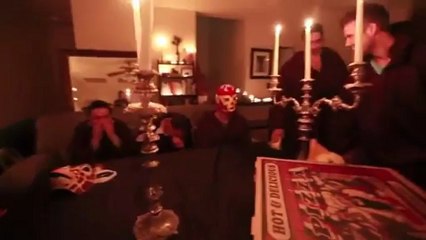 Livrer des pizzas dans une secte