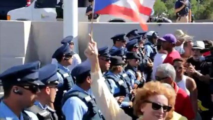 Manifestantes llevan protesta al Aeropuerto LMM