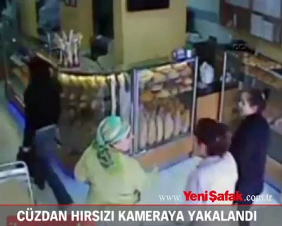 Cüzdan hırsızı kameraya yakalandı