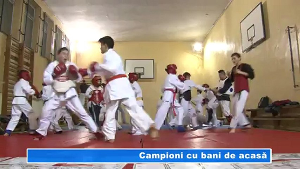 CAMPIONI CU BANI ACASA