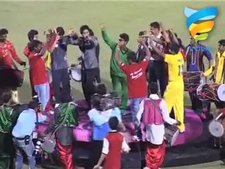 Shahrukh and Dravid  Support University Cricket