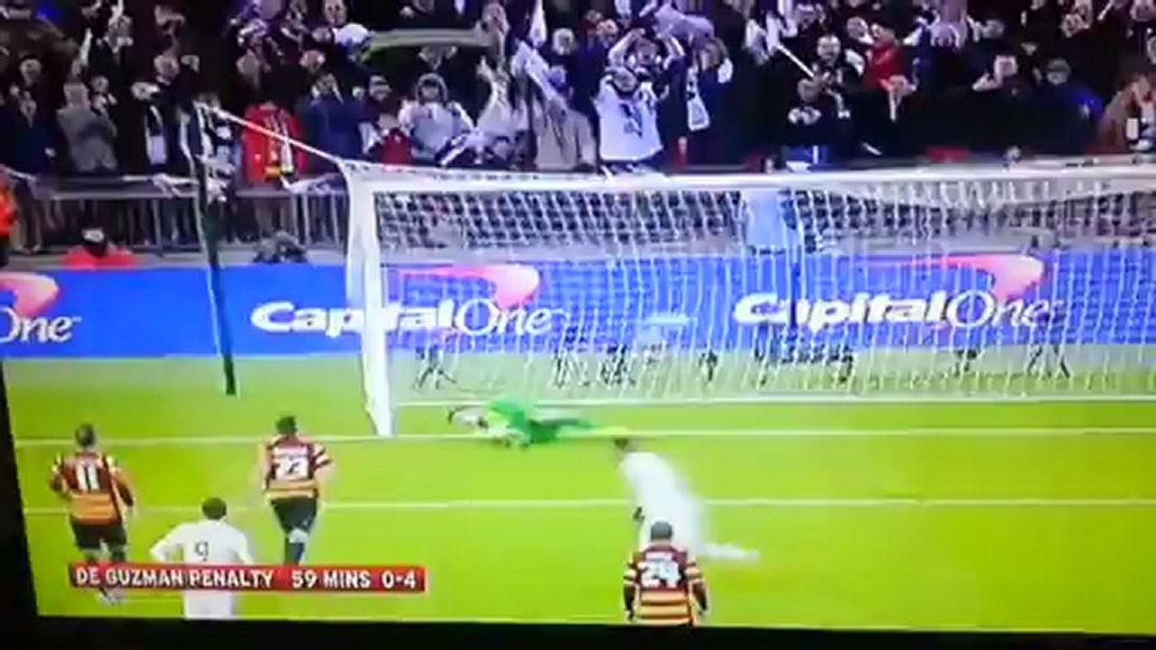 Un joueur négocie pour tirer le pénalty !