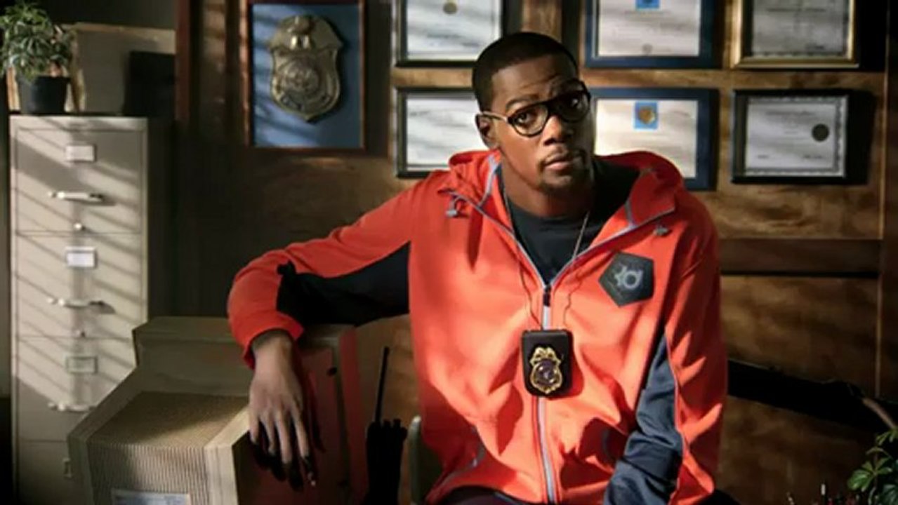 Funny Kevin Durant Commercial in Foot Locker as Suspect