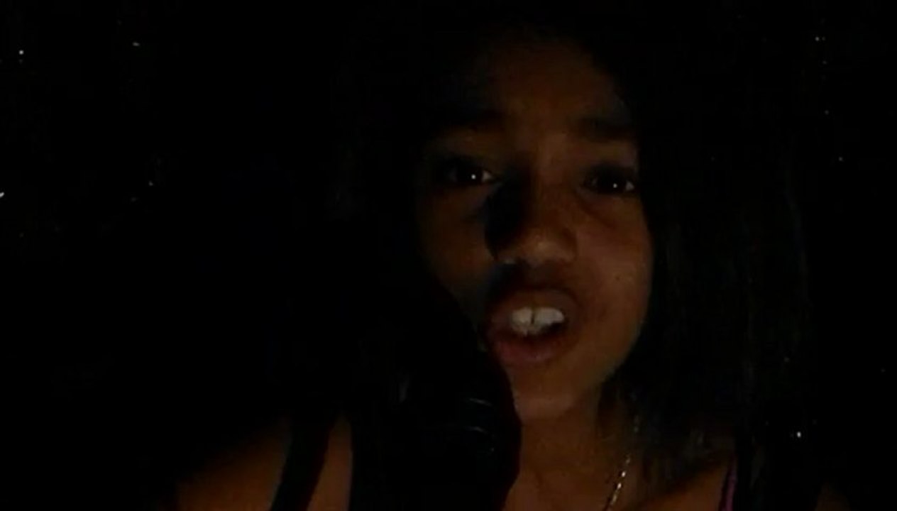 moi qui chante juste un petit extrait