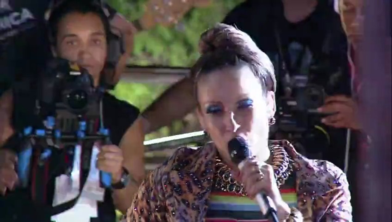 Claudia Leitte canta Extravasa Carnaval 2012