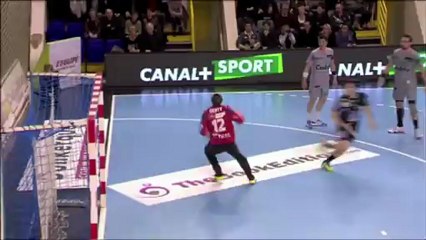 Lob du Dunkerquois Guillaume Joli lors de la 16e journée de D1