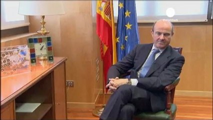 Guindos pide no alarmarse por el posible contagio a...