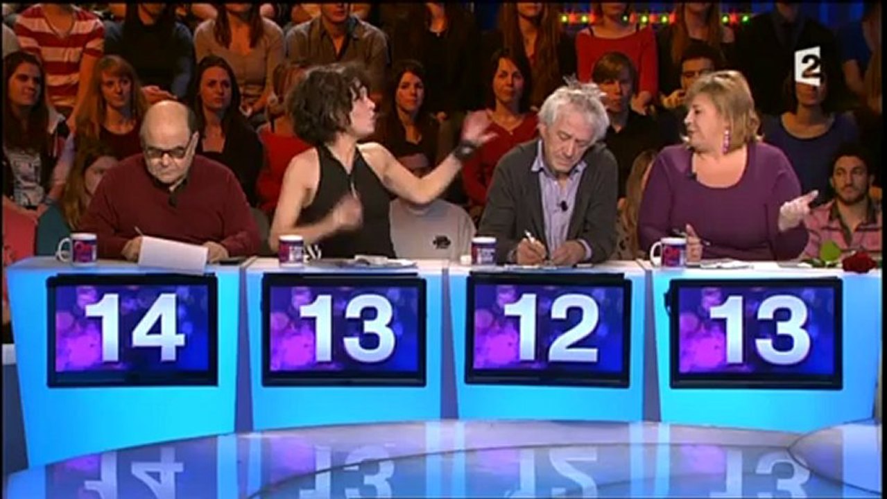 Julie Villers - Distributeur de vernis à ongles