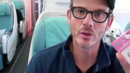 World Tour - Hello Kitty - Featurette World Tour - Hello Kitty (Anglais)