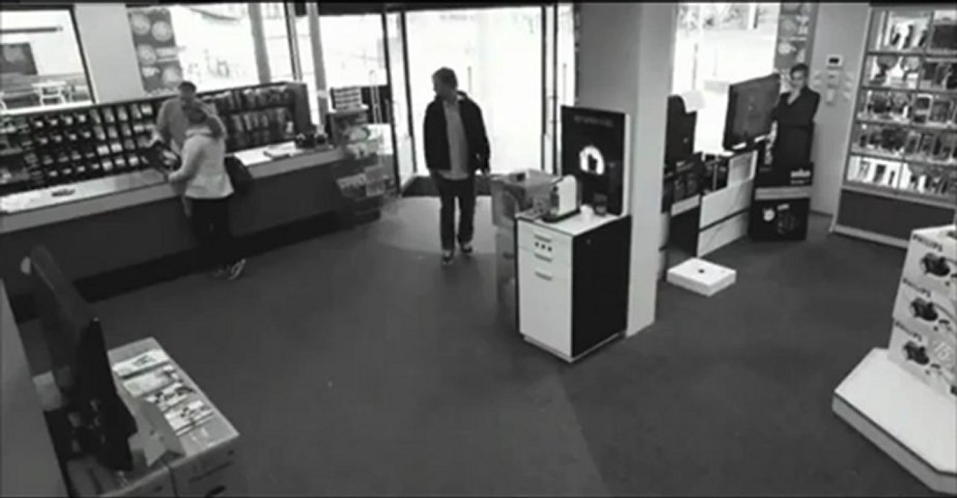 Clever thief steals 42 inch TV