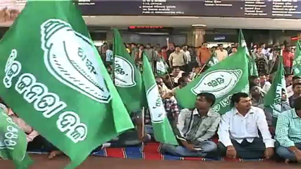 BYJD, CPI stage protest against Railway Budget