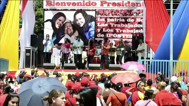 Seguidores de Chávez demonstram apoio em frente ao hospital
