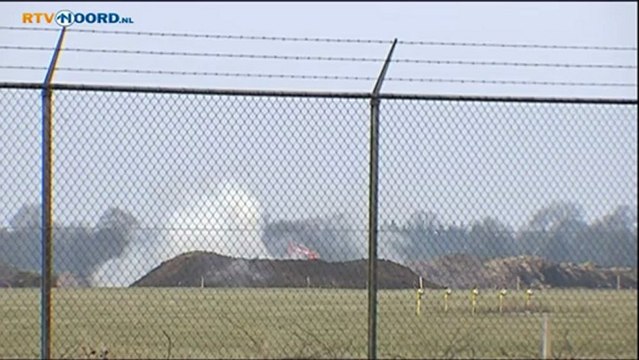 Bom Groningen Airport Eelde tot ontploffing gebracht - RTV Noord