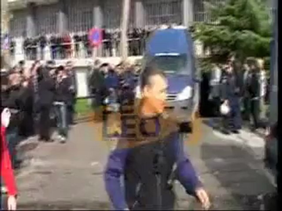 Οδηγείται στις φυλακές ο Παπαγεωργόπουλος