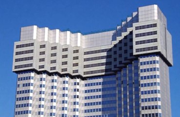 Déconstruction écologique d'un gratte-ciel tokyoïte