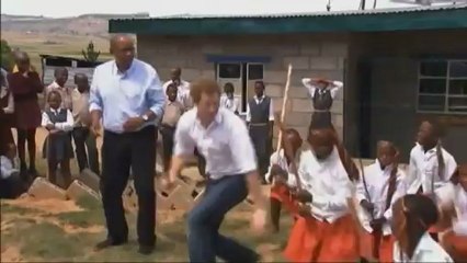 Le prince Harry visite un centre pour enfants malentendants au Lesotho