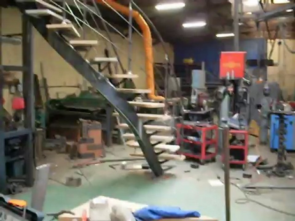 www.ferronnerie-dargoat.com construction d'un escalier metal a limon débillardé