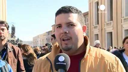Emozione e speranza per i fedeli a piazza San Pietro