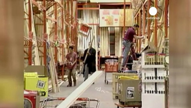 Bernanke promotes Fed stimulus benefits, downplays risks