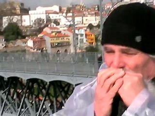 CLEMATRIX SOUFFLE DU  PORTO APRES QUELQUES VERRES POUR SES AMIS !