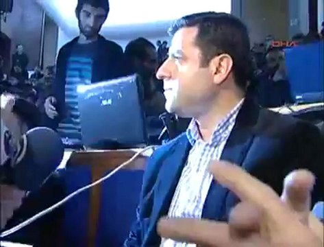 DEMIRTAS GAZETECILERIN SORULARINI YANITLADI