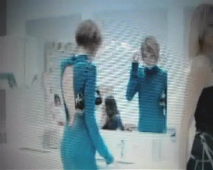 Comik Zinecou - Fausse pub ''Snif moi C10''  Parodiede la pub ''Nivea Q10''