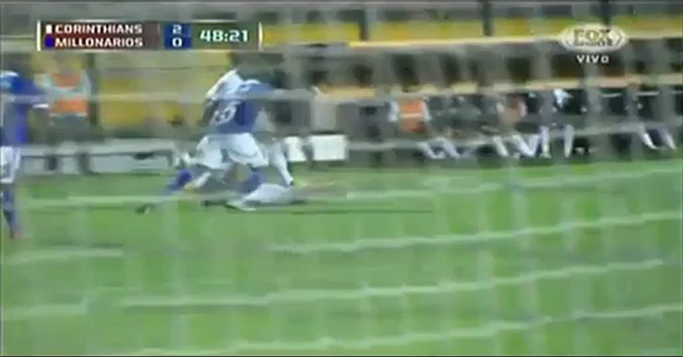 Pato anotó el segundo gol de Corinthians sobre Millonarios.