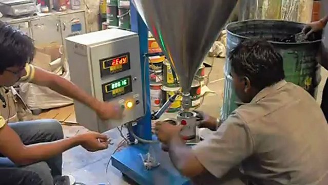 Paint filling machine