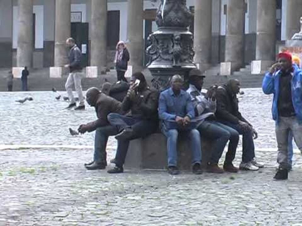 Napoli - La protesta degli immigrati di Pianura a Palazzo San Giacomo 2 (27.02.13)
