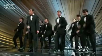 Seth MacFarlane : We Saw Your Boobs