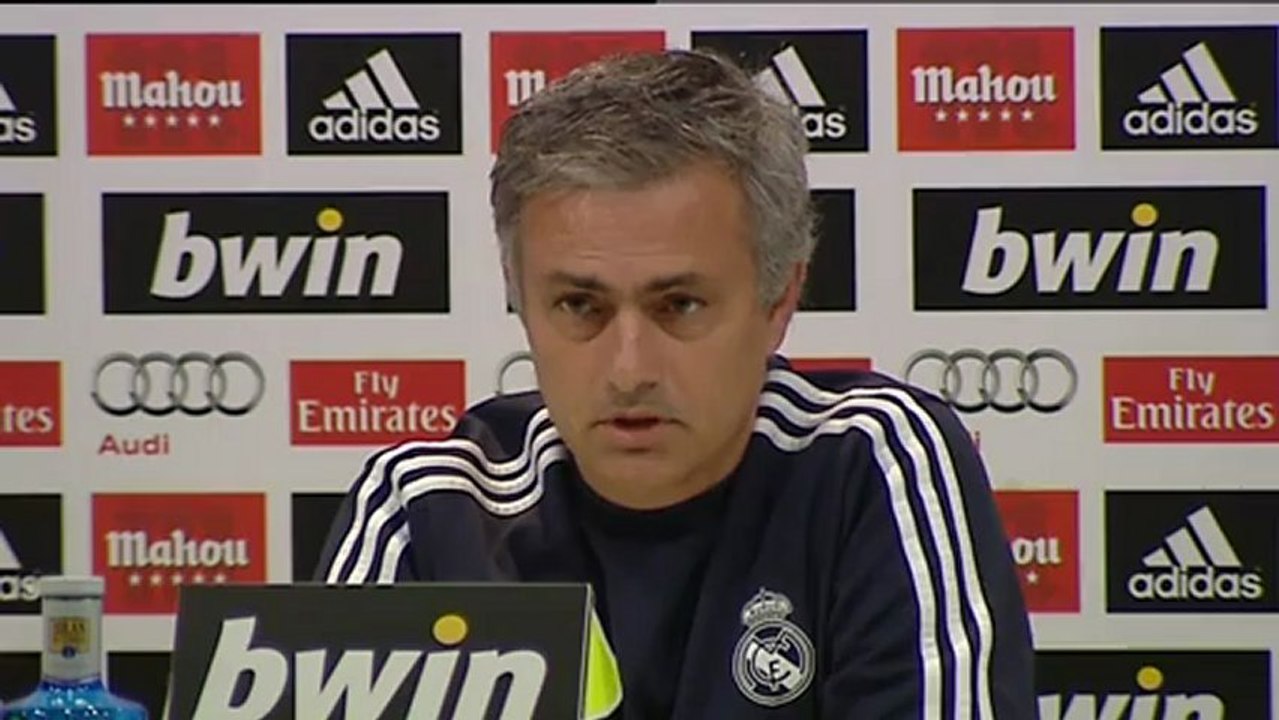 Mourinho quiere mejorar "el juego" y apoya a Tito Vilanova