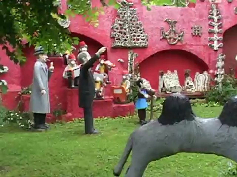 47 - 2007 Mai - Jumelage Anglais - Visite de la Fabuloserie de Dicy (2007 May - Twinning English - Visit Fabuloserie Dicy)