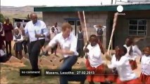 Le prince Harry visite le Lesotho - no comment