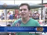 Julio Rivas se sumó a la protesta y al encadenamiento que mantienen los estudiantes en Chacao