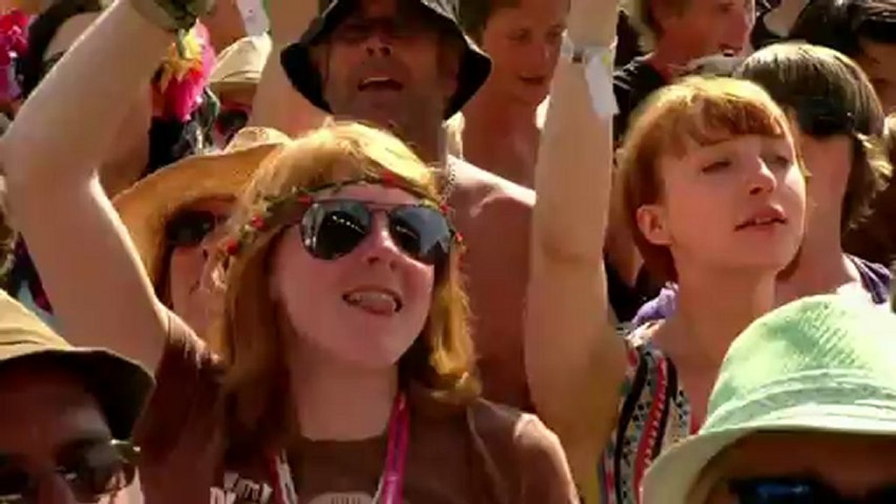 Phoenix - Lisztomania (Live Glastonbury 2010) (High Definition) (HD)
