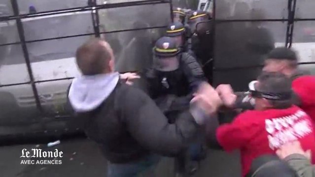 Affrontements entre la police et des ouvriers de Goodyear