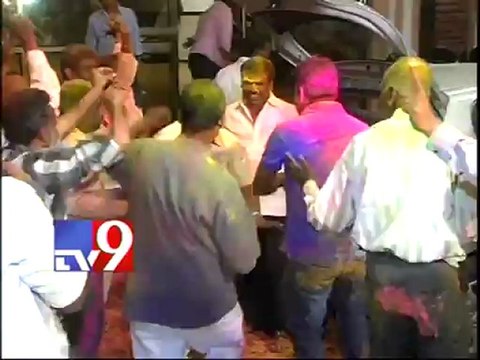 Secretariat employees dance after elections end