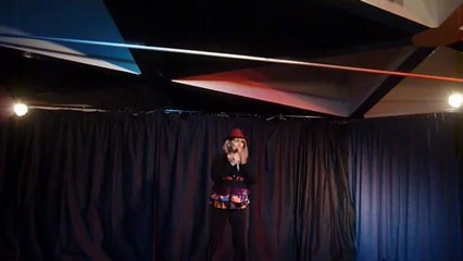 Héléanne chante "Hello Dolly"